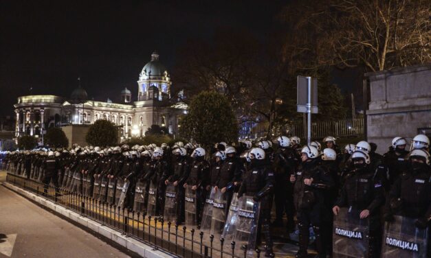 „A hatalmat senki sem értesítette, hogy már megbukott és tovább fokozza az elnyomást”