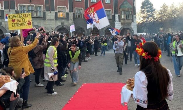 <span class="entry-title-primary">Így fogadták a szabadkai egyetemistákat a város főterén</span> <span class="entry-subtitle">Örömkönnyek, taps és ölelések</span>