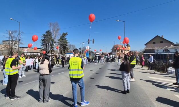 Az iskolaigazgató nem engedte, hogy emléktáblát állítsanak az elhunyt diáklányok tiszteletére