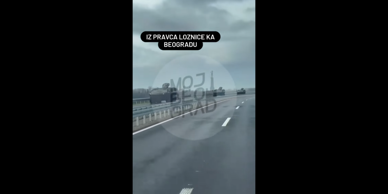 Páncélozott harci járművek tartanak Belgrád felé (Videó)