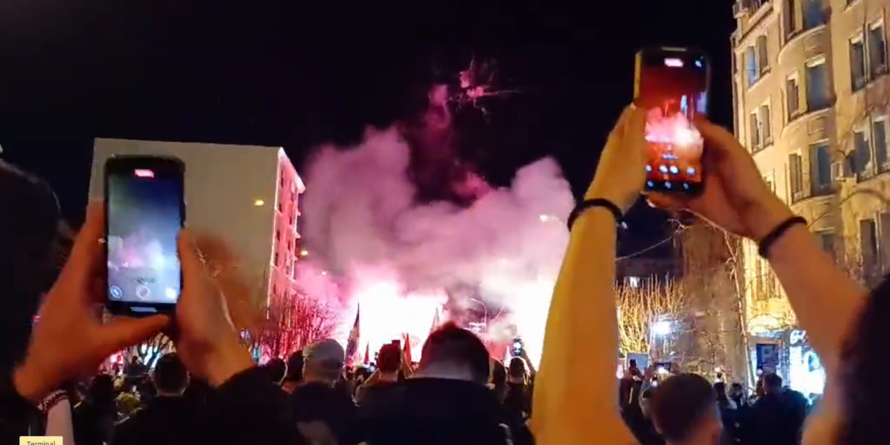 Tűzijátékkal fogadták Inđiján a szabadkai és újvidéki egyetemistákat (Videó)