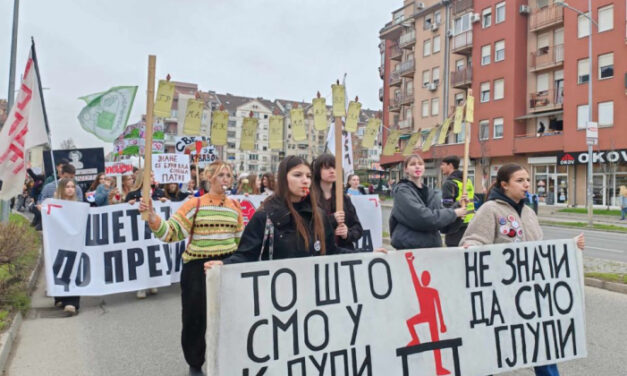 Középiskolások tüntetnek Újvidéken