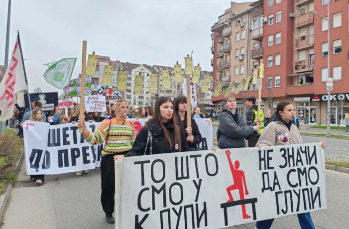 Középiskolások tüntetnek Újvidéken