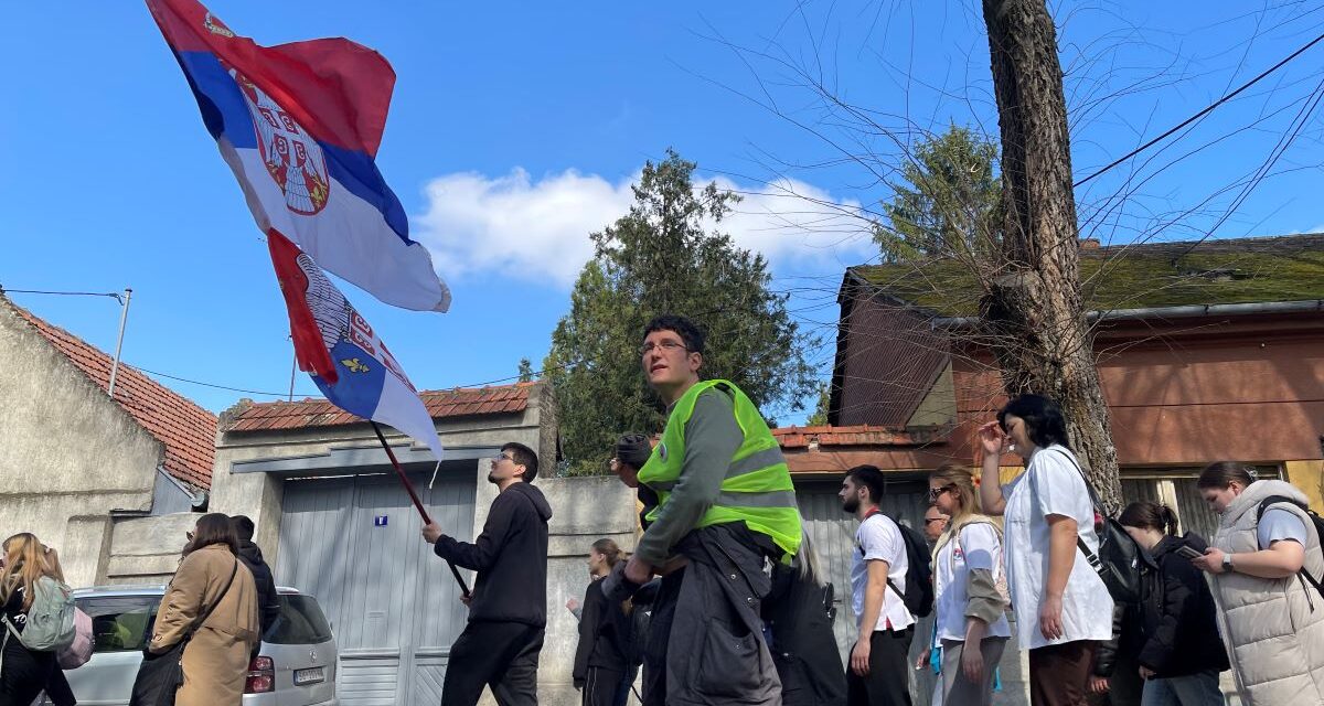 „Amíg ti iskolásat játszatok, mi egy igazságosabb rendszert hozunk létre”