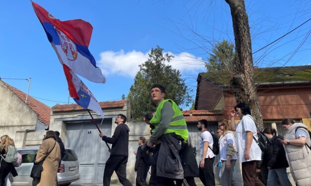 „Amíg ti iskolásat játszatok, mi egy igazságosabb rendszert hozunk létre”