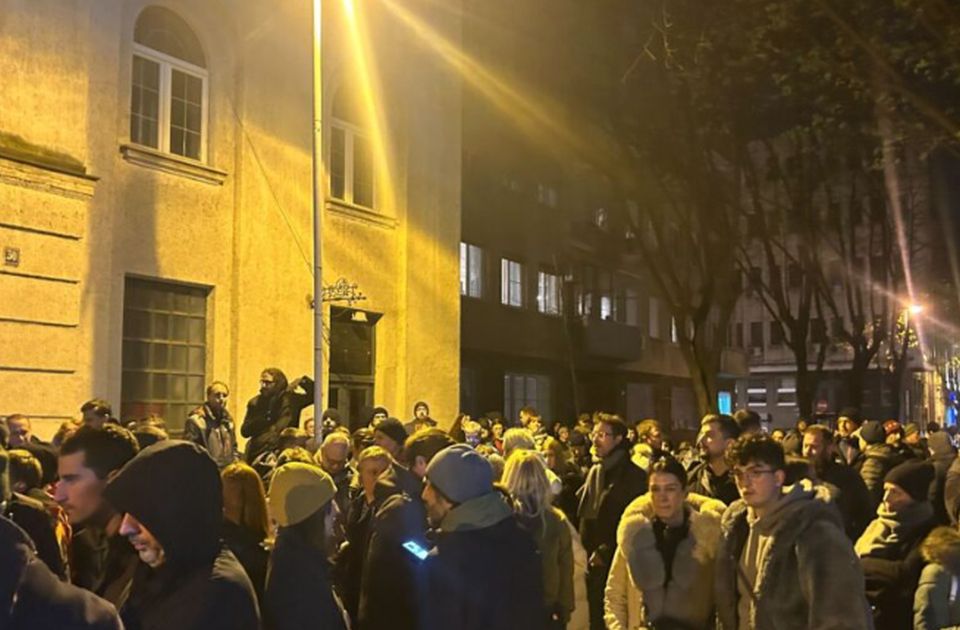 A Kreni-Promeni tagjai elfoglalták a belgrádi rendőrállomást