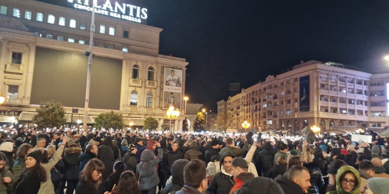 Tömegtüntetés az észak-macedón fővárosban