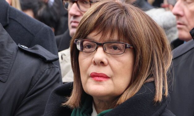 Nagybecskerek kitüntette Brnabićot és Gojkovićot, mert “megoldották a vízellátást” a városban