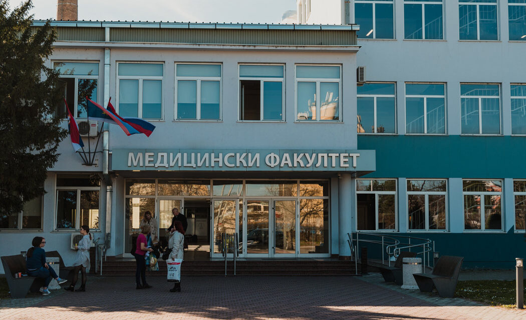 Házi őrizetben az Orvosi Kar dékánja