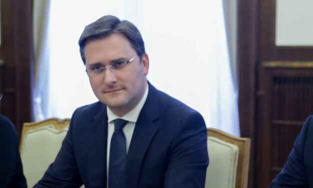 A művelődési miniszter elleni büntetőeljárás elindítását követelik a demokraták