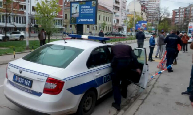 Egy nő késsel támadt a dékánra