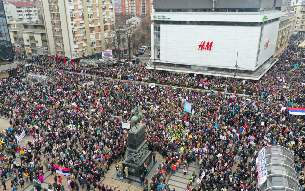 <span class="entry-title-primary">Elképesztő képek érkeznek Nišből</span> <span class="entry-subtitle">Dugó az autópályán, tömegével érkeznek az emberek az egyetemisták tüntetésére - A következő tömeges rendezvényt Belgrádban tartják, március 15-én</span>