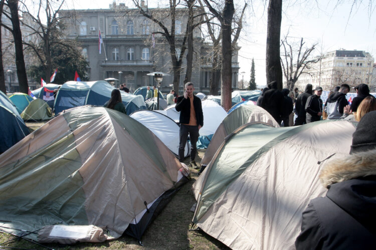 Elhalasztják az éhségsztrájkot a „tanulni vágyó diákok”
