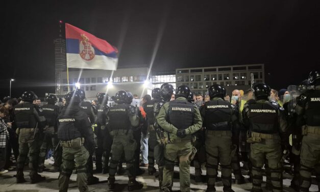 Volt rendőrfelügyelő: A rendőrökre csak békés gesztusokkal lehet hatást gyakorolni