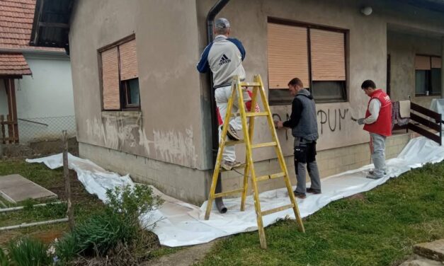 A szomszédok lefestették a fenyegető graffitiket