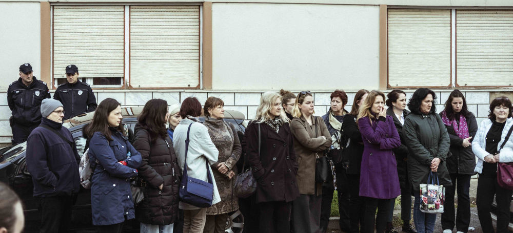 <span class="entry-title-primary">Ótott Róberttől kérik, minél előbb nevezzen ki valakit a jelenlegi igazgató helyett</span> <span class="entry-subtitle">Munkabeszüntetéssel tiltakoznak a tanárok a zentai iskolában</span>