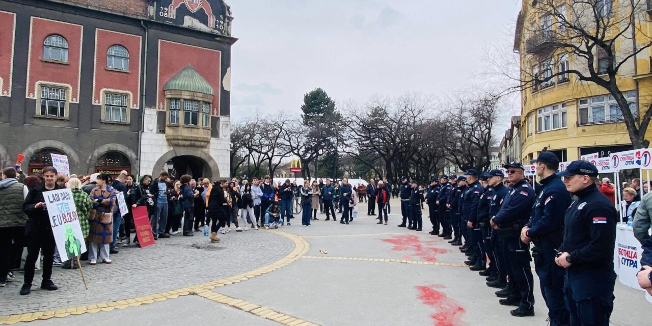 Megfutamították a haladópárti aktivistákat a szabadkaiak
