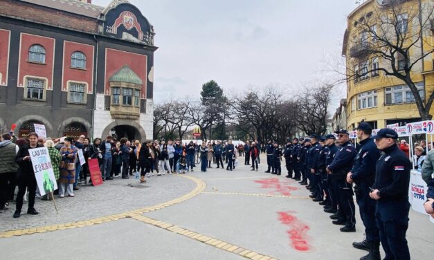 Megfutamították a haladópárti aktivistákat a szabadkaiak