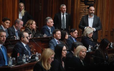 Ellenzék nincs, ülés van a parlamentben