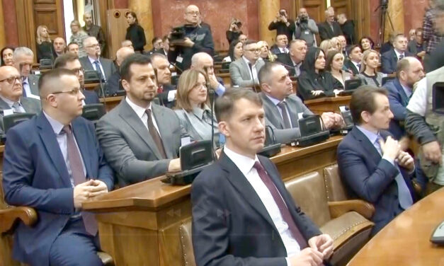 <span class="entry-title-primary">„A VMSZ nem megoldást kínál, hanem a probléma része”</span> <span class="entry-subtitle">VMDK: Pásztor Bálint a lojalitás és a közvélemény megtévesztése között</span>