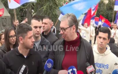 Vučić meglátogatta a ćacikat, mert betegek voltak
