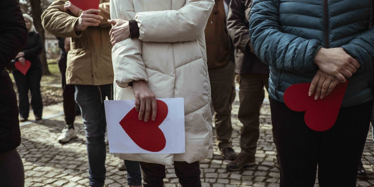 <span class="entry-title-primary">Tizenhat perces csendért ötezer dináros bírság</span> <span class="entry-subtitle">Fokozódik az elnyomás</span>