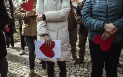 Tizenhat perces csendért ötezer dináros bírság Fokozódik az elnyomás