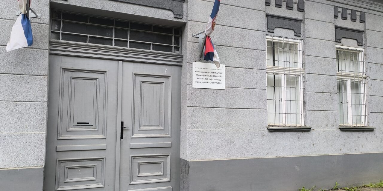 Zárt ajtók előtt, az utcán tartották meg az első gyűlést a kertvárosiak