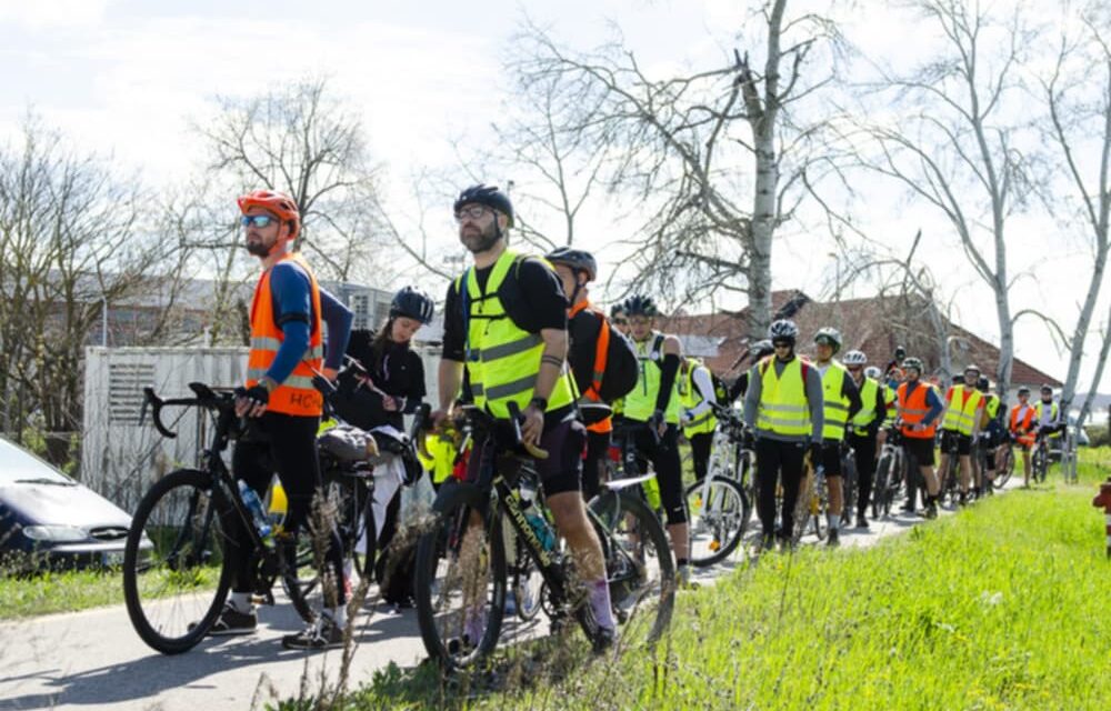 Rendőri kíséretet kaptak a kerékpározók Magyarországon, négy óra tájban érnek Budapestre