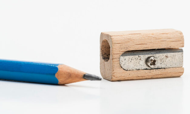 Saját magát sebesítette meg három lány Péterrévén, internetes kihívásra gyanakszik az iskola