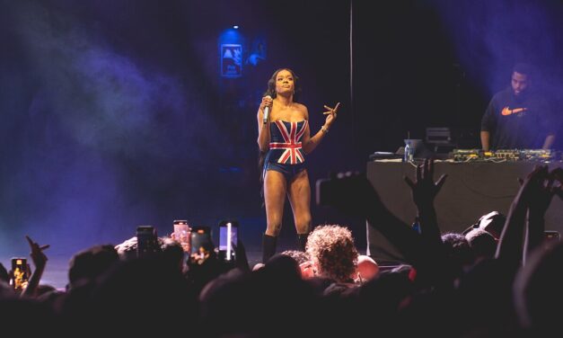 A köztévé előtti blokádról posztolt videót a népszerű amerikai rapénekesnő