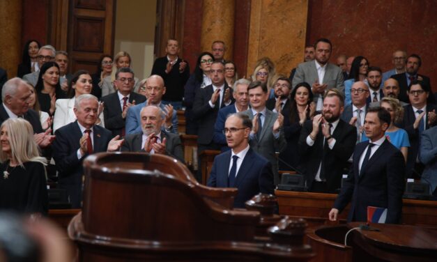 Ilyen autókat hajtanak és ennyit keresnek a miniszterek