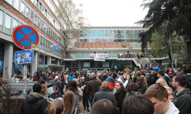 „Ébresztő, emberek!”