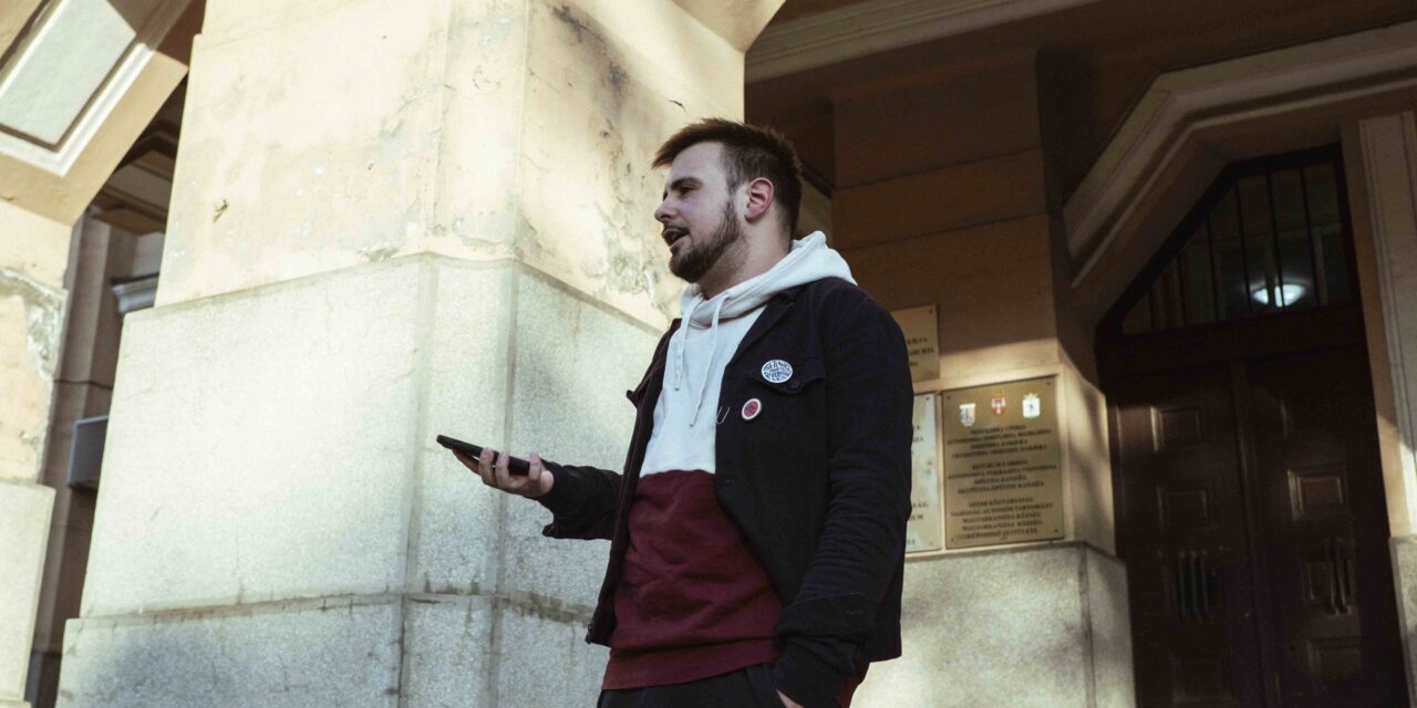 Nyári Ákos: Meddig bújunk a közöny hamis függönye mögé?