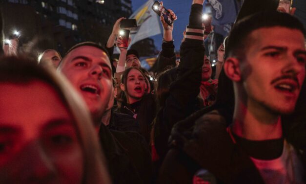 Politológus: A hatalom kifárasztással próbálja elfojtani a tüntetéseket