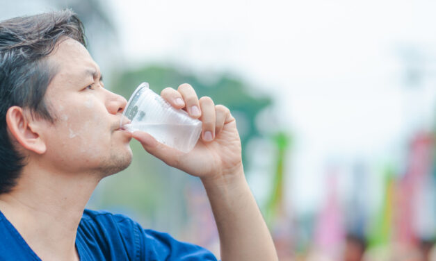 Hogyan előzhetjük meg a kiszáradást a nyári melegben?