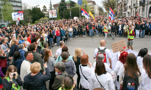 <span class="entry-title-primary">Döntött a Tantestület: Folytatódik a tanítás a Szabadkai Műszaki Szakfőiskolán</span> <span class="entry-subtitle">A blokádot tartó diákok egyelőre nem nyilatkoztak a következő lépésről</span>