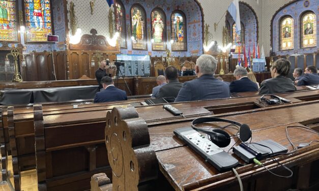 Kifütyülték Szabadka polgármesterét, Gyivánovity kiabált a képviselőkkel