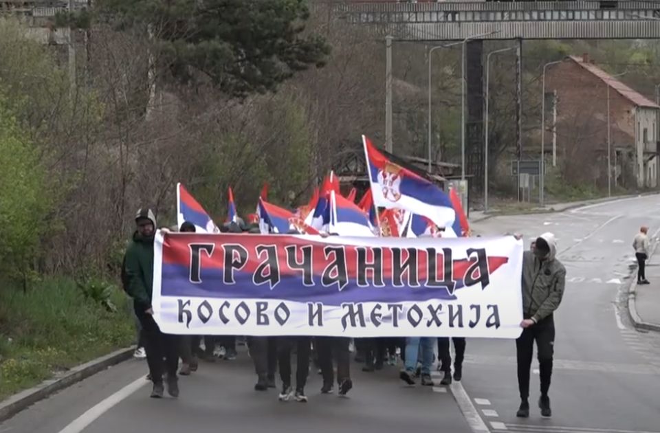 Gyalog indultak el Koszovóból Vučić belgrádi nagygyűlésére