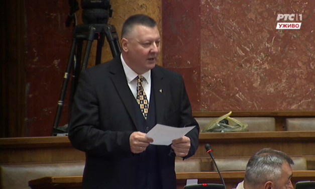 A hatalmat bírálta, az egyetemistákat támogatta a haladókkal parlamentbe került képviselő