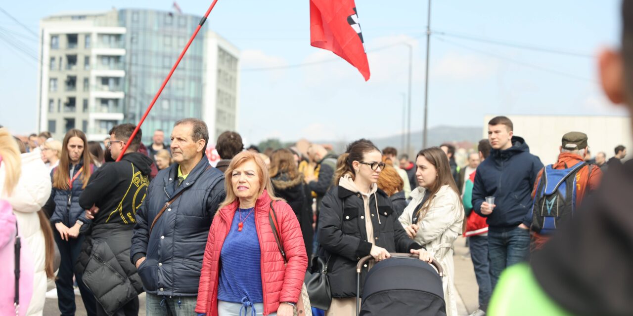 Nišben öt hidat vettek blokád alá az egyetemisták