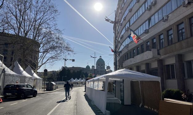 Tömegoszlatásra készül a hatalom a képviselőház előtt?