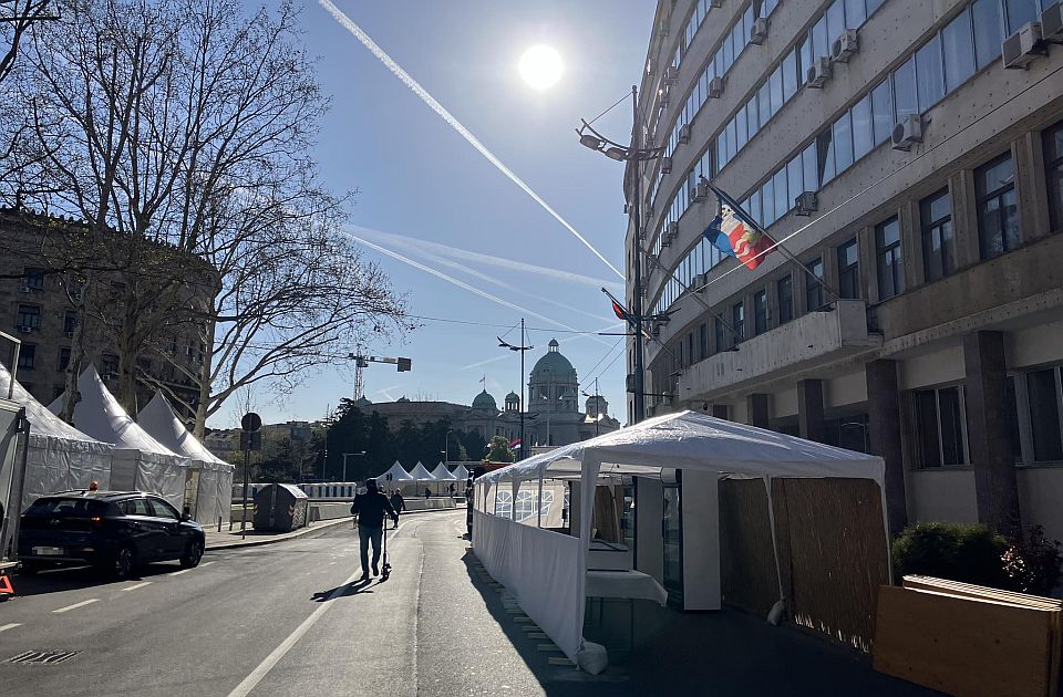 Tömegoszlatásra készül a hatalom a képviselőház előtt?