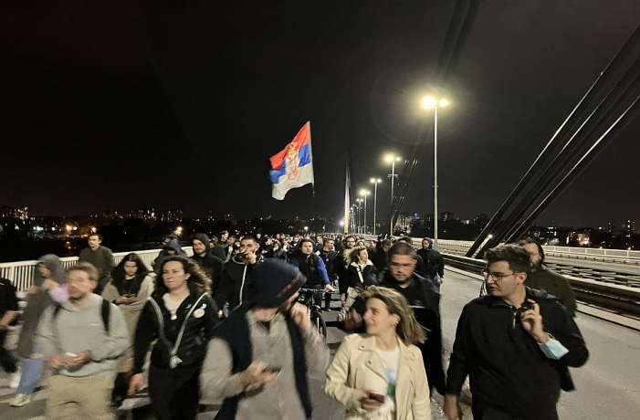 <span class="entry-title-primary">„Cserbenhagytuk az egyetemistákat”</span> <span class="entry-subtitle">24 órát adnak a Vajdasági RTV-nek, hogy nyilatkozzanak: a polgárokat vagy a rezsimet szolgálják</span>