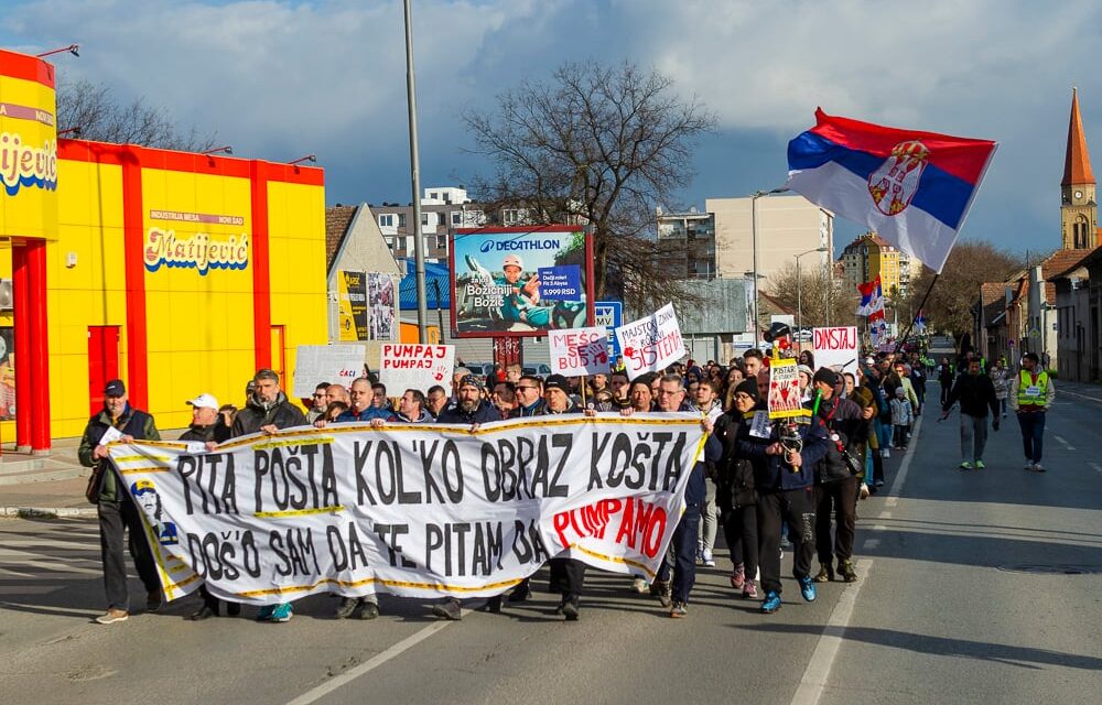 Szabadkáról Topolyára helyezték át a posta dolgozóját, mert támogatja az egyetemistákat