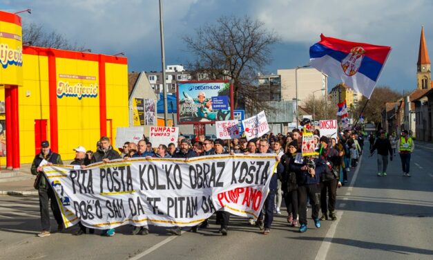 Szabadkáról Topolyára helyezték át a posta dolgozóját, mert támogatja az egyetemistákat