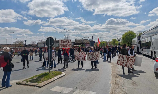 Szabadságot a politikai foglyoknak