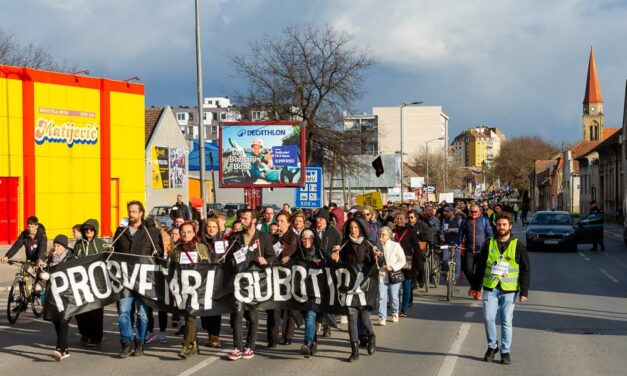 Amikor a lövészárokból szurkolunk – tanárok kontra társadalom