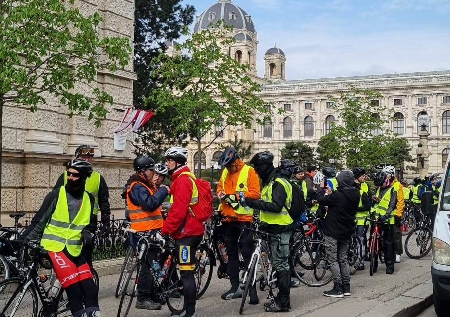 Öt európai nagyvárosból indultak biciklivel az egyetemisták, hogy támogassák a szerbiaiakat
