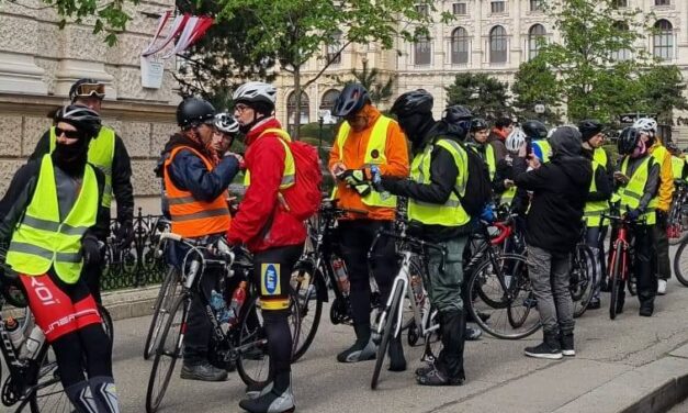 Átadták az Európai Parlament elnökének a kerékpározó szerbiai egyetemisták levelét